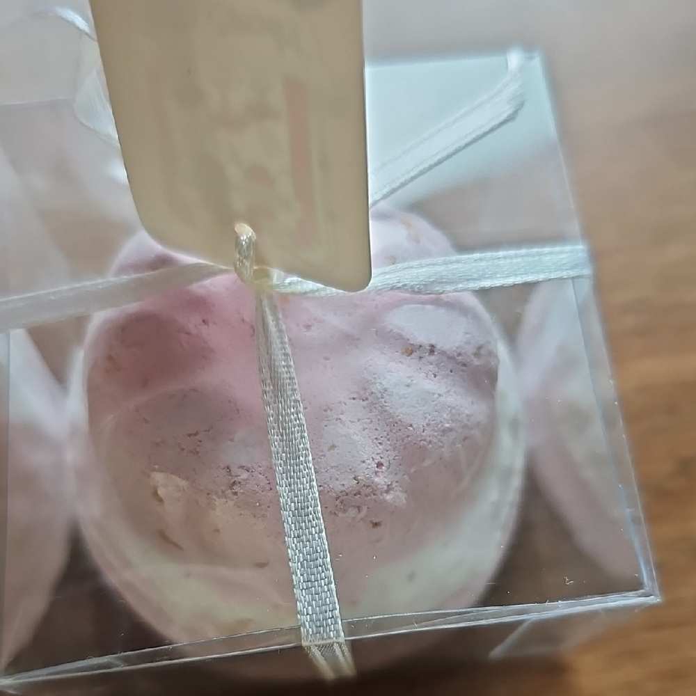 NIB Smith & Vandiver Cherry Bonbon Fizz Bath Bomb - Pink & White - Picture 4 of 4